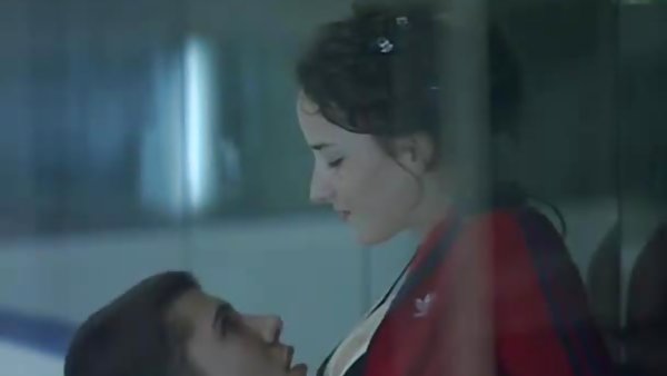 再加上大小便宜的新娘内衣在性别与一个少年审查