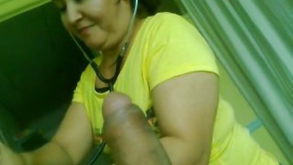 3 护士爱上了一个脱衣舞女